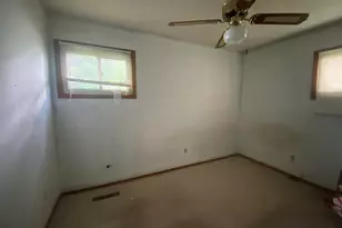 8200 Rosewood Ct, Highland, IN 46322 - Photo 8