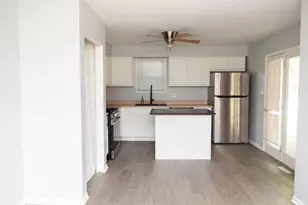 4040 Kingsway Dr, Crown Point, IN 46307 - Photo 6
