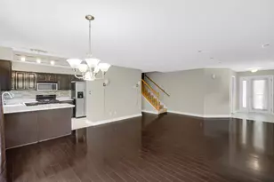 911 Penny Ct, Hobart, IN 46342 - Photo 4