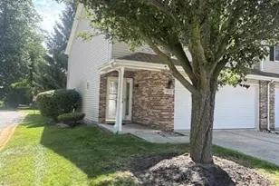911 Penny Ct, Hobart, IN 46342 - Photo 2