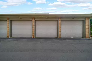 9810 Wildwood Cir, Munster, IN 46321 - Photo 20