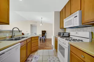 9810 Wildwood Cir, Munster, IN 46321 - Photo 8