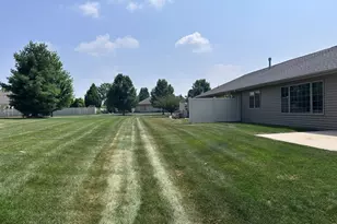9783 Hart St, Saint John, IN 46373 - Photo 6