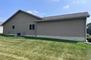 9783 Hart St, Saint John, IN 46373 - Photo 4