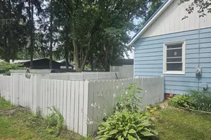 8416 E Lindstrom Ln, New Carlisle, IN 46552 - Photo 6