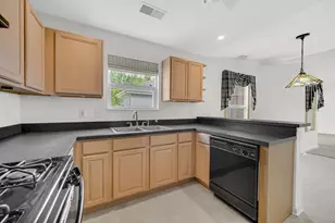 8220 Pointe Dr, Crown Point, IN 46307 - Photo 10