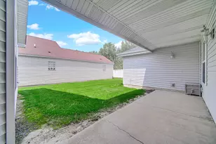 8220 Pointe Dr, Crown Point, IN 46307 - Photo 18