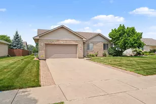 540 Sunflower Ln, Dyer, IN 46311 - Photo 2