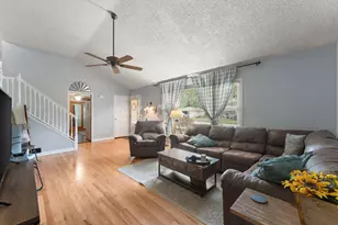 11119 Durbin St, Crown Point, IN 46307 - Photo 6