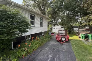 1009 Riverlane Dr, Lake Station, IN 46405 - Photo 2