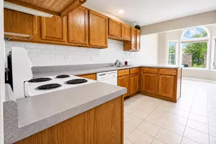 9935 Hunters Run, Saint John, IN 46373 - Photo 6