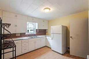 7803 Colorado St, Merrillville, IN 46410 - Photo 8