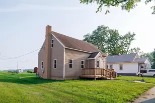 207 E Allen St, Kentland, IN 47951 - Photo 2