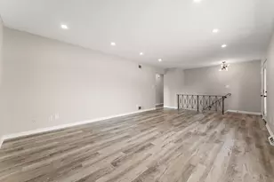 933 Hanover Ln, Dyer, IN 46311 - Photo 6