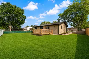 933 Hanover Ln, Dyer, IN 46311 - Photo 4