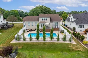 673 Davis Cir, Crown Point, IN 46307 - Photo 4