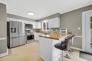 1330 Camellia Dr, Munster, IN 46321 - Photo 10