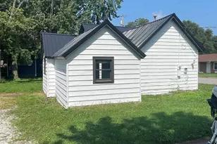 308 E John St, Knox, IN 46534 - Photo 24