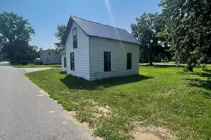 308 E John St, Knox, IN 46534 - Photo 20