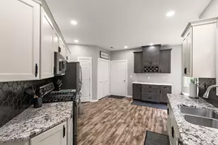8090 Tuckaway Ct, Crown Point, IN 46307 - Photo 14