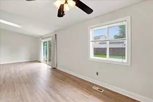 44 Ivy Ln, Dyer, IN 46311 - Photo 6