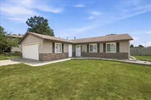 44 Ivy Ln, Dyer, IN 46311 - Photo 1