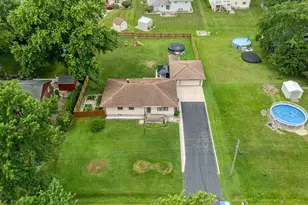 8538 Montfort Dr, Saint John, IN 46373 - Photo 2