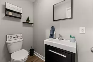 8538 Montfort Dr, Saint John, IN 46373 - Photo 10
