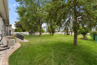 9539 Hawthorne Drive, Munster, IN 46321 - Photo 28