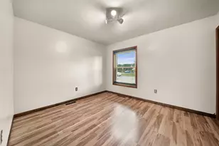 176 Boxwood Ct, Valparaiso, IN 46383 - Photo 16