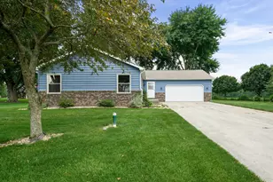 176 Boxwood Ct, Valparaiso, IN 46383 - Photo 2