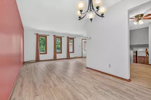 8832 Jefferson Ct, Munster, IN 46321 - Photo 6