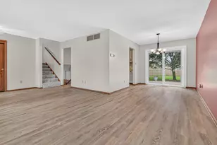 8832 Jefferson Ct, Munster, IN 46321 - Photo 4
