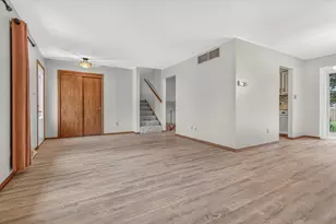 8832 Jefferson Ct, Munster, IN 46321 - Photo 4