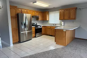 110 Lyn Dee Ct, New Carlisle, IN 46552 - Photo 4