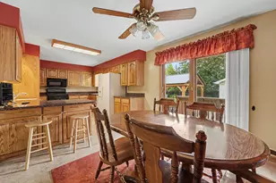 9425 Larch Dr, Munster, IN 46321 - Photo 4
