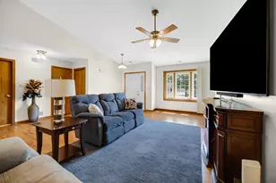 9874 Hart St, Saint John, IN 46373 - Photo 4