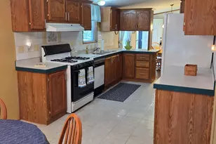 11643 Chateau Ln, Demotte, IN 46310 - Photo 8