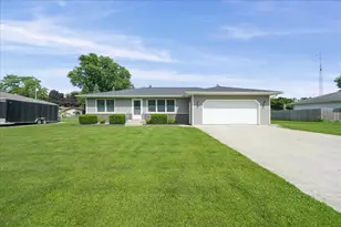 529 Birch St SW, Demotte, IN 46310 - Photo 2