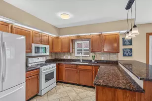 9937 Delaware Pl, Highland, IN 46322 - Photo 6