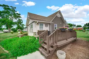 108 E Rensselaer St, Mount Ayr, IN 47964 - Photo 2
