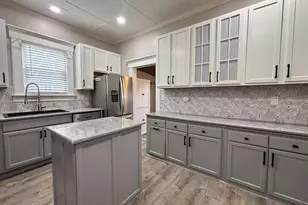 303 N Davis St, Wolcott, IN 47995 - Photo 2