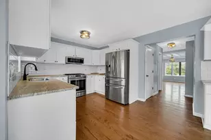 310 Cornwall Cir, Munster, IN 46321 - Photo 8