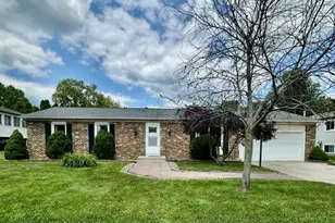610 Fox Point Dr, Chesterton, IN 46304 - Photo 1