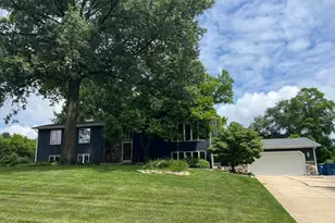 685 Slalom Ln, Valparaiso, IN 46383 - Photo 1