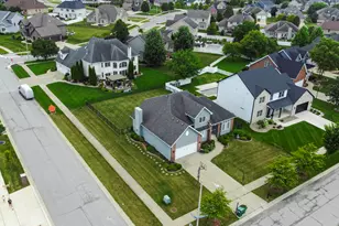 310 Cornwall Cir, Munster, IN 46321 - Photo 2