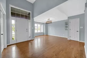 310 Cornwall Cir, Munster, IN 46321 - Photo 4