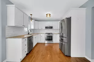 310 Cornwall Cir, Munster, IN 46321 - Photo 10