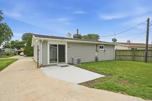 7726 New Hampshire Ave, Hammond, IN 46323 - Photo 4