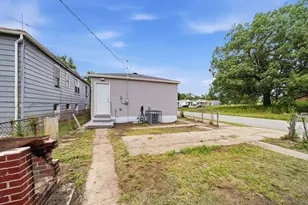 2401 Buchanan St, Gary, IN 46407 - Photo 8